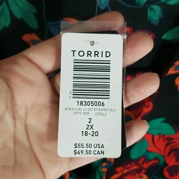 {Torrid} NWT Georgette Pintuck Button-Front Blouse (Size 2) - Picture 12 of 13